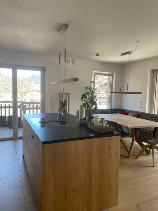 Wunderschoenes 4 Zimmer Apartment Mit Seeblick バート・ウィーゼ エクステリア 写真
